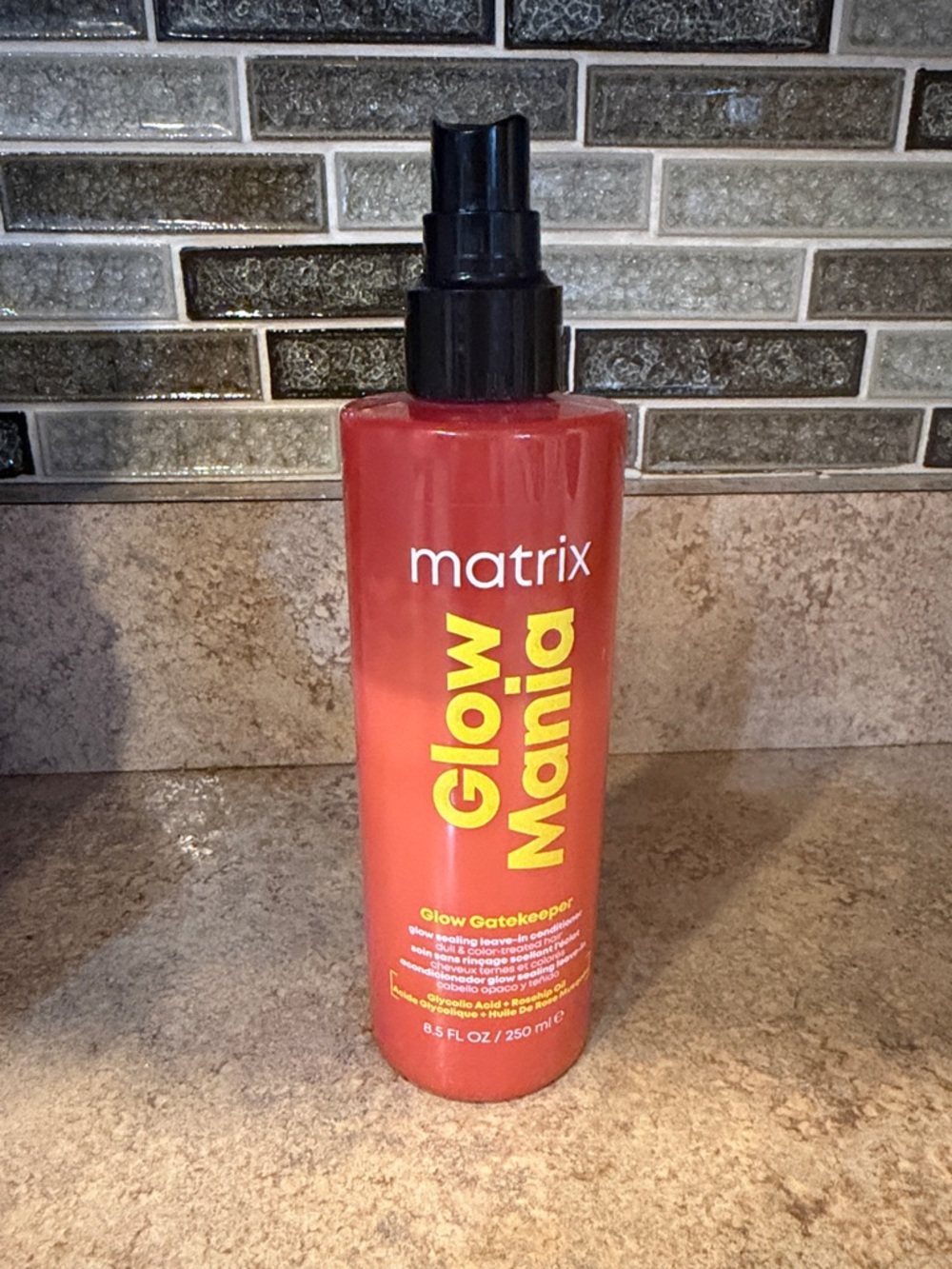 Matrix Glow Mania Glow Gatekeeper Spray Leave in Conditioner